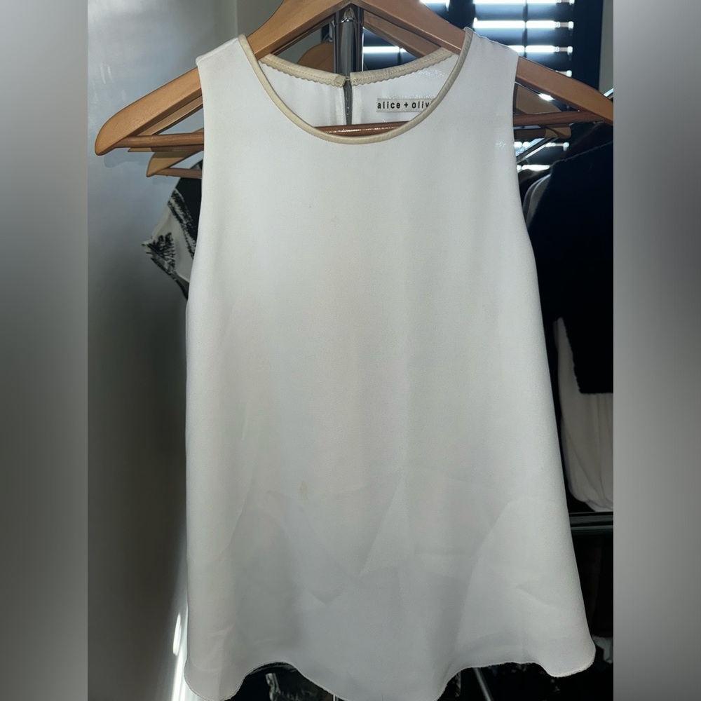 Alice + Olivia White Top Size S